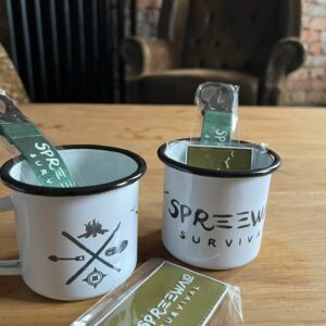 Emaille Tasse mit Spreewald Survival Logo